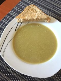 Brokkolikrémleves recept fotója