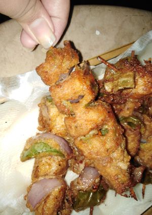 A picture of Chicken sticks restaurant style.