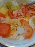Ensalada sencilla con hummus. ॐ