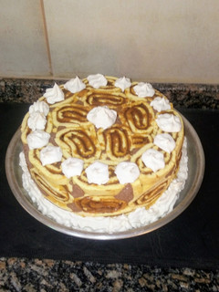 Una foto de Torta helada con pionono