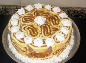 Una foto de Torta helada con pionono