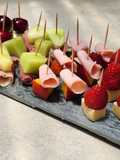 🍓🍑🍈🍒Pinchos de fruta, queso y fiambres🍒🍈🍑🍓