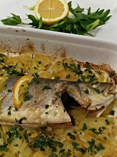 Una foto de Lubina al horno