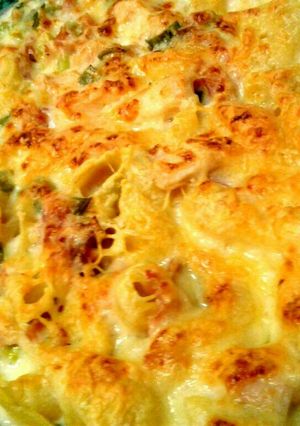 Una foto de Pasta gratinada con pollo, puerro y jamón
