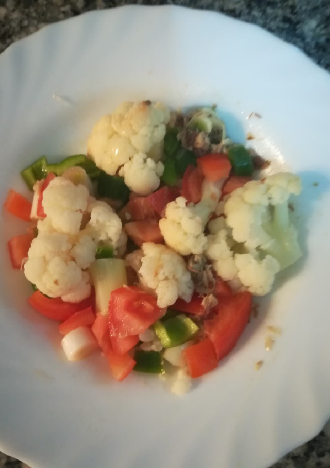 Una foto de Ensalada de coliflor