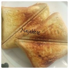 Toasted bread with butter and honey A picture of Toasted bread with butter and honey.