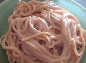 Una foto de Spaghetti en salsa rosa