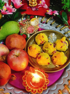 कोकोनट मावा मोदक (coconut mawa modak recipe in Hindi) रेसिपी मुख्य फोटो