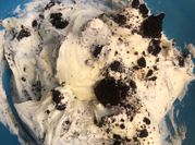 Una foto de crema oreo