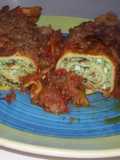 Canelones de espinaca y ricota con salsa bolognesa achorizada