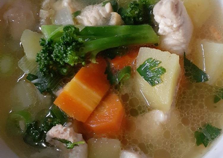 Cara Gampang Menyiapkan Sup ayam ala hobby cooking yang Bisa Manjain Lidah