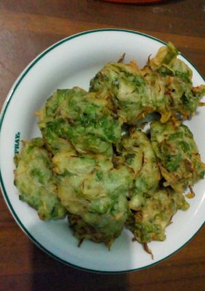 Foto resep Bakwan goreng (selada + toge)