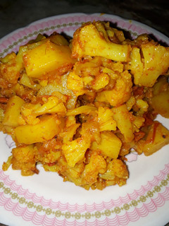 आलू गोभी की सब्जी (Aalu gobhi ki sabzi recipe in Hindi) रेसिपी मुख्य फोटो
