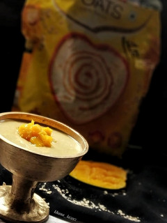 A picture of Mango oats smoothie.