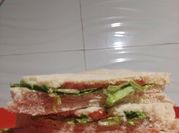 Una foto de sandwich miga