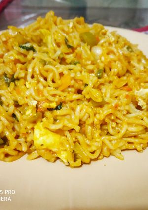 A picture of Maggi with lots of veggies.