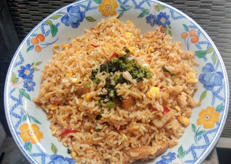 13Cara Memasak Nasi Goreng Indomie (Mawut) yang Nikmat
