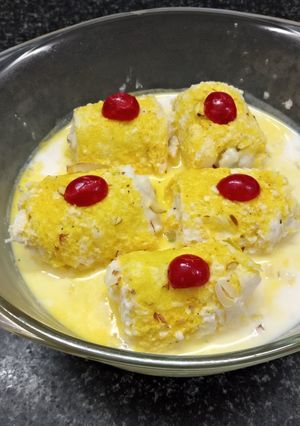 A picture of Malai Bread Roll.