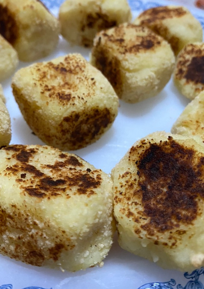 Una foto de Bolitas de patata y parmesano