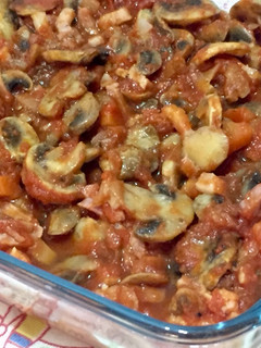 Una foto de Champiñones con tomate