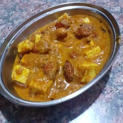 A picture of Masala paneer with dry fruits.