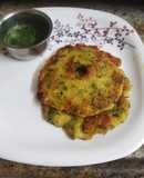 Leftover khichdi thalipeeth with semolina