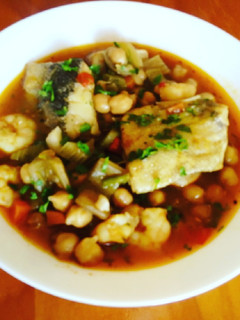 Una foto de Potaje de bacalao con garbanzos y cardo