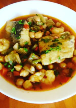 Una foto de Potaje de bacalao con garbanzos y cardo