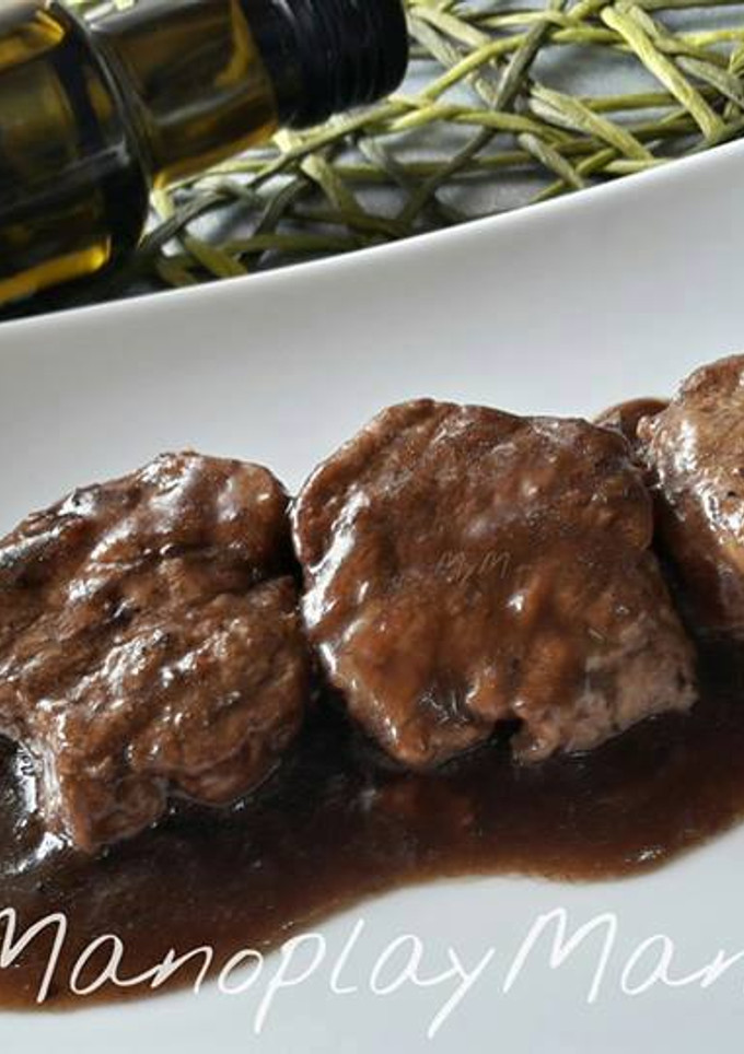 Una foto de Solomillo de cerdo en salsa de trufa y ajo negro en GME, F y G y tradicional