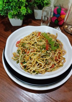 ठेच़ा चाऊमिन Thecha Chowmein रेसिपी मुख्य फोटो