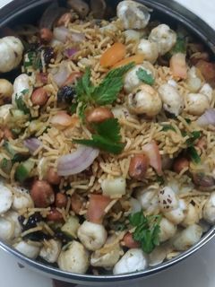 चटपटी मसालेदार मखाना भेल (Chatpati masaledar makhana bhel recipe in Hindi) रेसिपी मुख्य फोटो