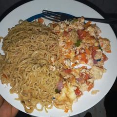 A picture of Noddles and fried egg.
