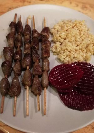 Fűszeres pácolt-csirkeszív nyárson recept fotója