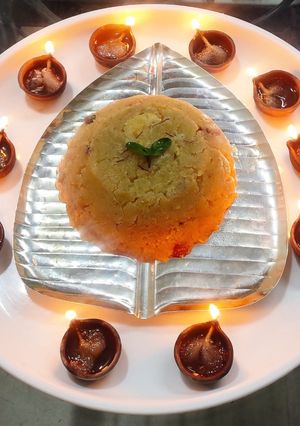 श्री सत्यनारायण प्रसाद शिरा (prasad sheera recipe in marathi) रेसिपी चे मुख्य फोटो 