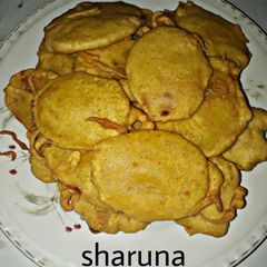 A picture of Alu bhajiyas.