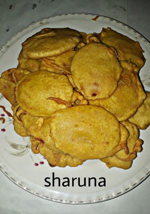 A picture of Alu bhajiyas.