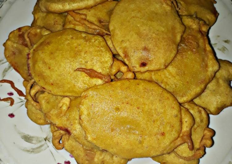 Alu bhajiyas