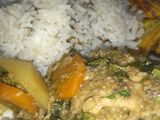 Pollo guisado en coco