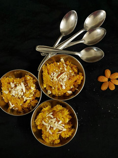 ગાજર નો હલવો (Gajar Halwa Recipe In Gujarati) રેસીપી મુખ્ય ફોટો