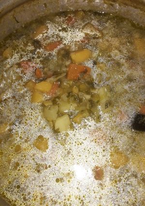 Una foto de Sopa de verduras con Arvejas partidas