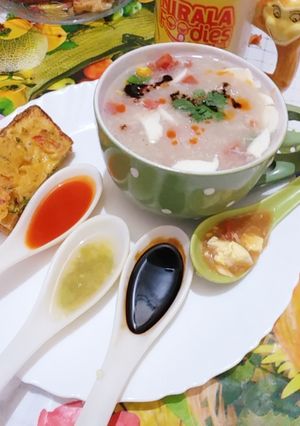 A picture of Chicken vegetable corn soup.
