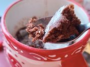 Una foto de mug cake al microondas