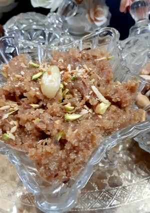 A picture of Doodh Aur Khajoor ka halwa 1st tym try kiya bht mazay ka bana 😋😋😋.