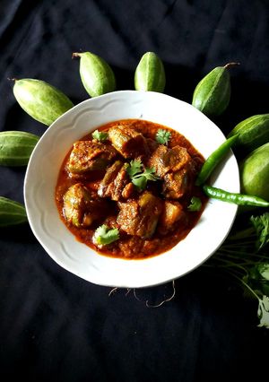 পটলের কালিয়া (Potoler Kalia recipe in Bengali) রেসিপির প্রধান ছবি