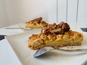 Una foto de crumble de manzana y pera
