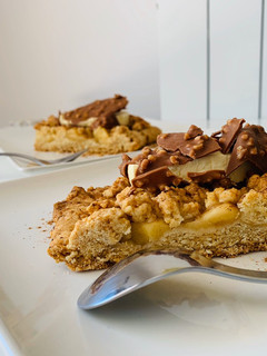 Una foto de Tarta crumble de manzana y pera 🍏🍐🍏