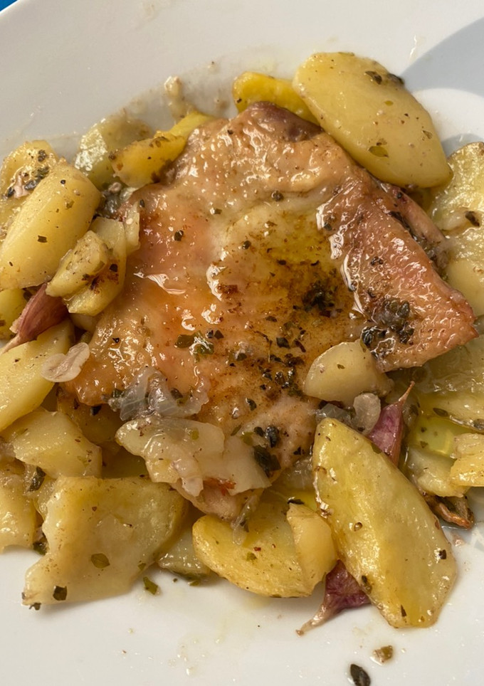 Una foto de Muslo de pollo deshuesado al horno