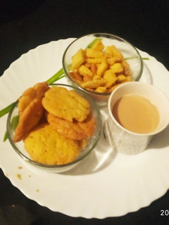 मैदा की मठरी (maida ki mathri recipe in Hindi) रेसिपी मुख्य फोटो