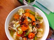 Gambar sup daging sapi bunga kol