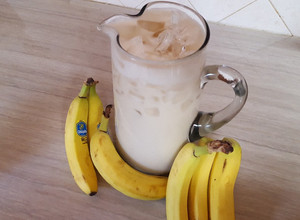 Una foto de Refrescante agua de plátano